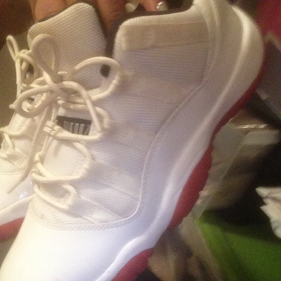 Jordan Low Cherry 11s - Picture 4 of 4
