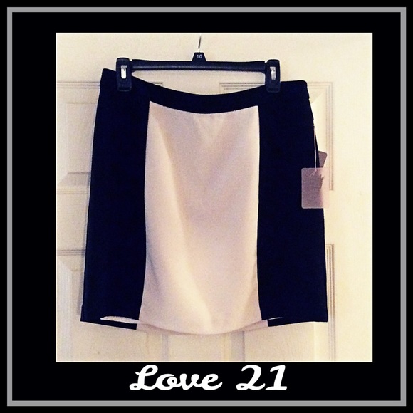 Forever 21 Dresses & Skirts - Black & Cream Short Skirt