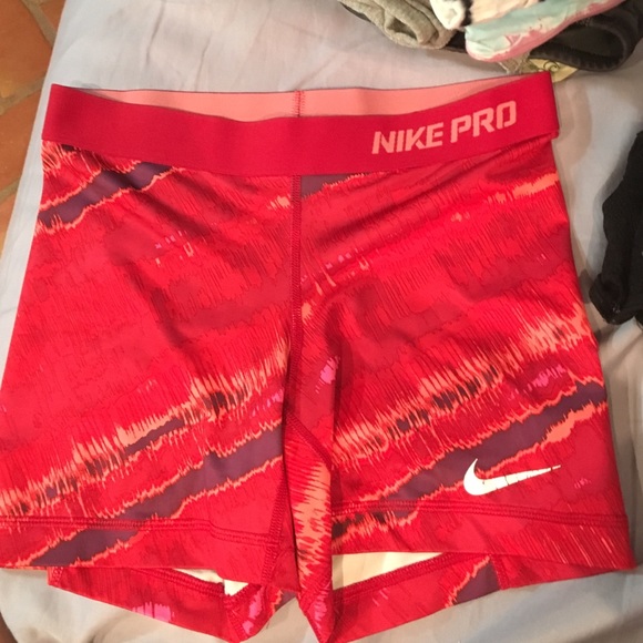 Nike pro spandex size small