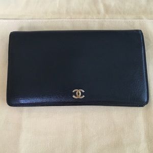 Authentic Chanel bifold long wallet