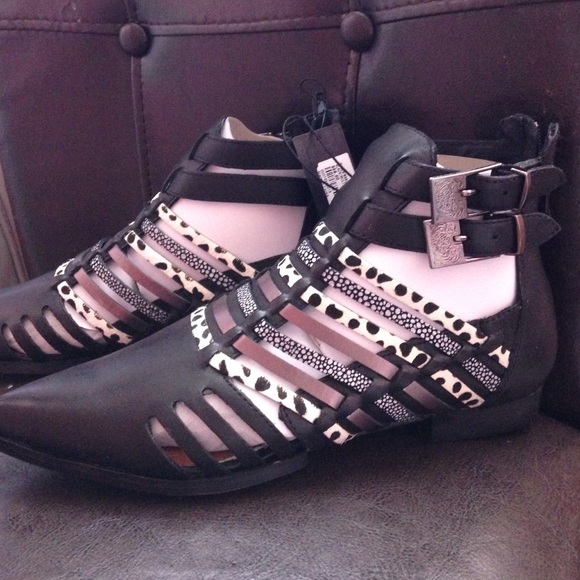 Pointed cutout booties Jungle Leather Flat Sandal - Picture 3 of 4