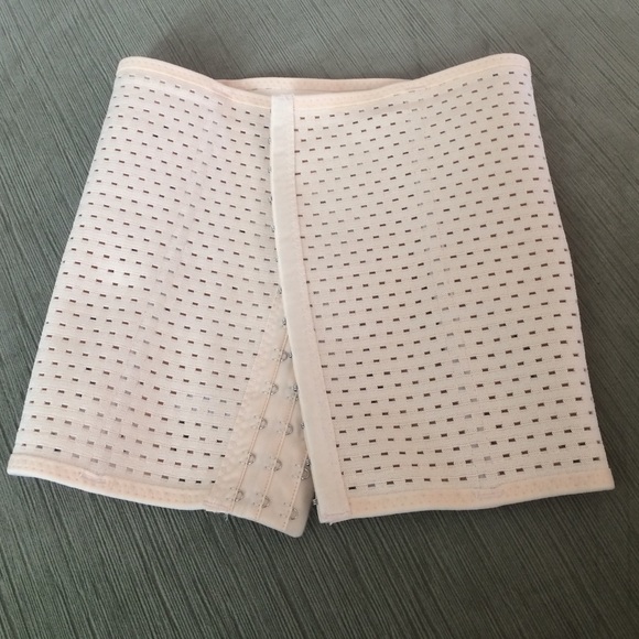 🚫SOLD🚫Waist Cincher Body Shaper Nude Medium 💋
