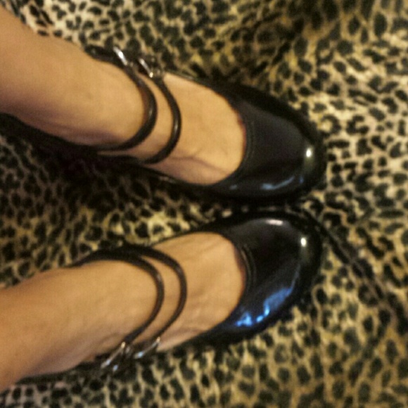 Super feminine black high heels! - Picture 3 of 4