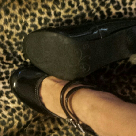 Super feminine black high heels! - Picture 4 of 4