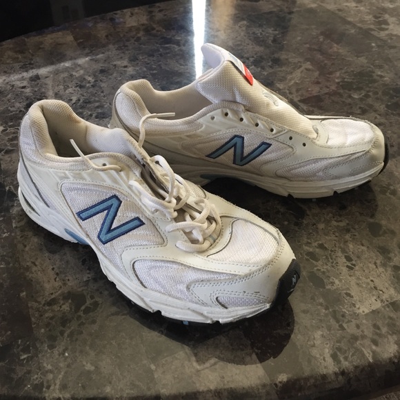 Athletic shoes - Picture 1 of 2