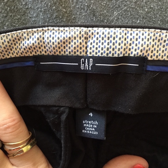 *SOON TO DONATE* Work GAP Skirt - Picture 3 of 6