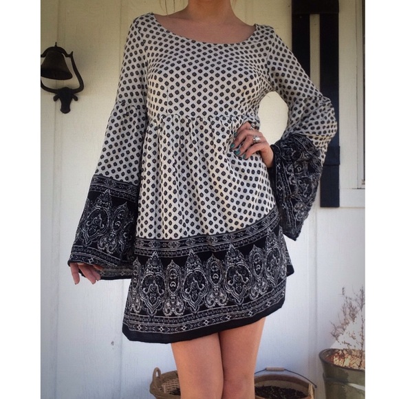 Beautiful Bell-Sleeve Sun Dress