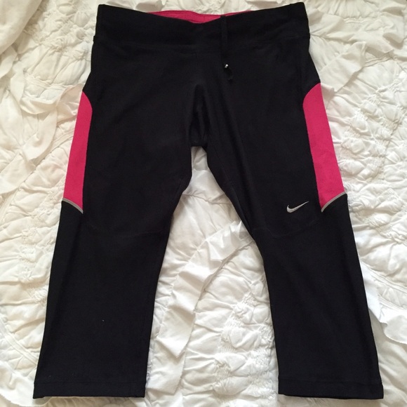 Nike black and pink capri crop S