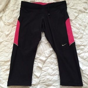Nike black and pink capri crop S