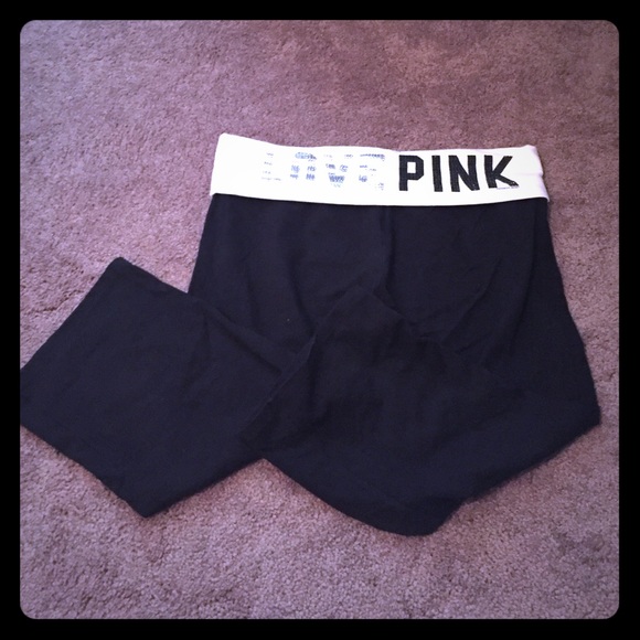 Black VS cropped yoga pants