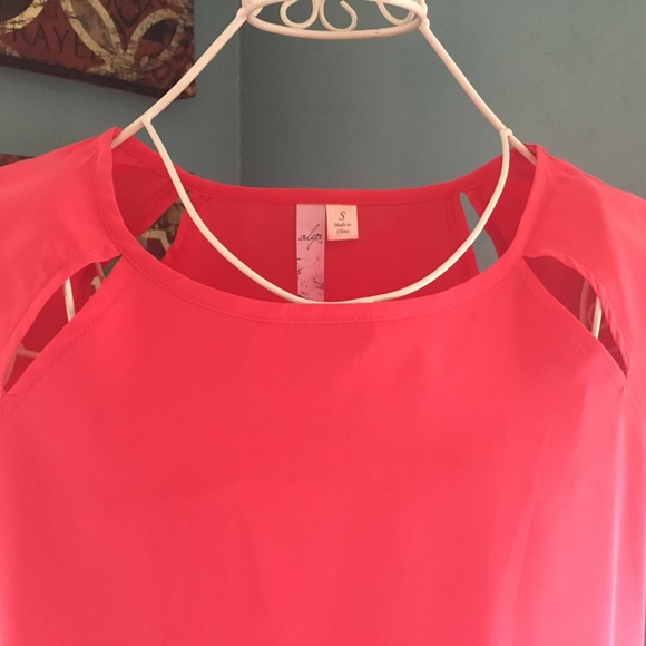 ✨2/$14 Alya pink top - Picture 4 of 4