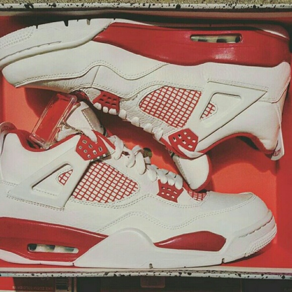 Fire red 4s