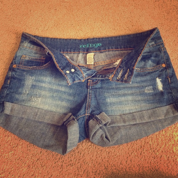 refuge brand shorts