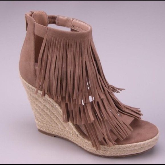 🎉SALE 🎉LAST PAIR ‼️Fringe wedge - Picture 2 of 2