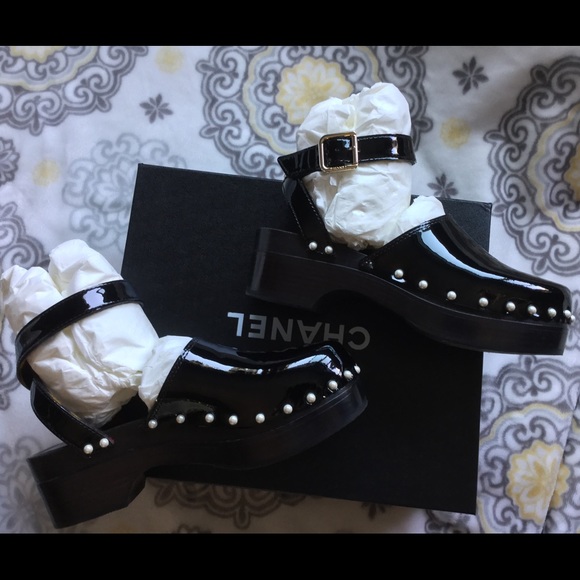 Chanel Shoes - Picture 2 of 4