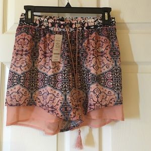 Bebe Folkloric Shorts- tags on