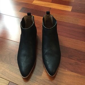 Gap Black Pointed Toe Booties Size 7.5!