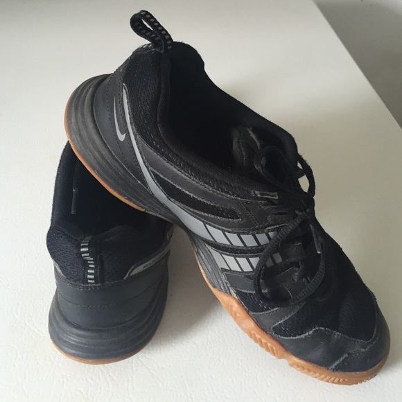 Athletic shoes