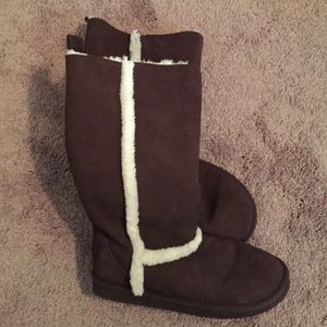 Brown Fuzzy AE outfitters boots