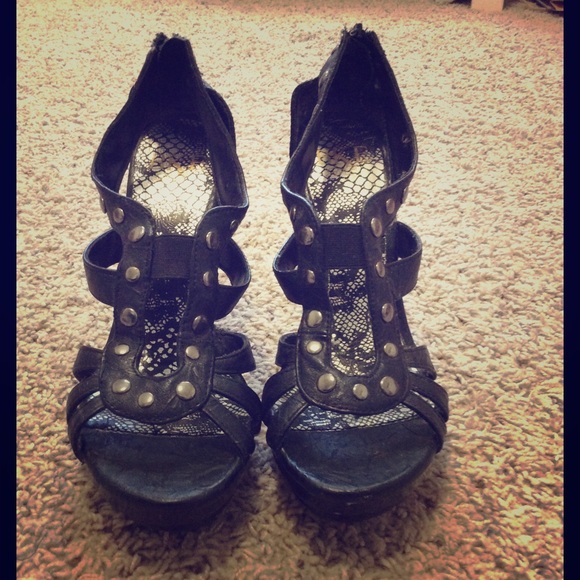 BKE sole heels