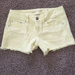 American Eagle Sz 2 Yellow Shorts
