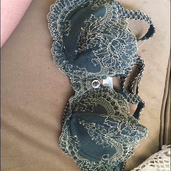 Set of bra and strings