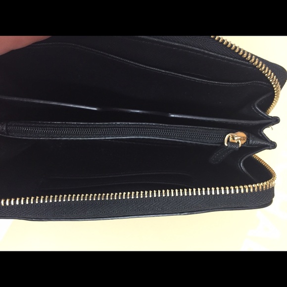 AUTHENTIC Michael Kors wallet/wristlet - Picture 2 of 4