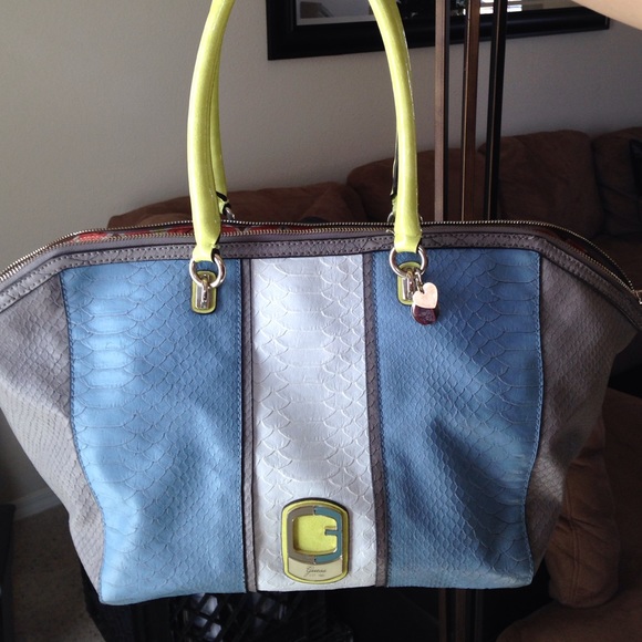 Guess purse !!!