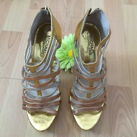 Michael Kors Gold heels - Picture 2 of 4