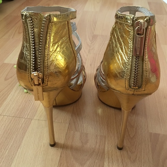 Michael Kors Gold heels - Picture 3 of 4