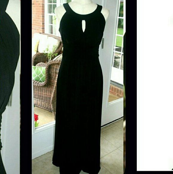 Signature by Sangria black Keyhole Pleaded Formal