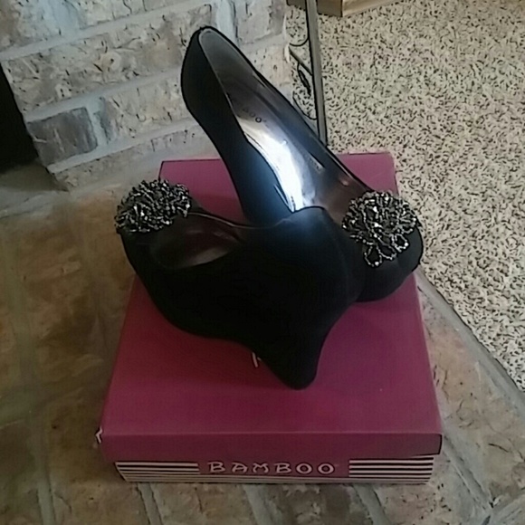 Shoes - Picture 2 of 4