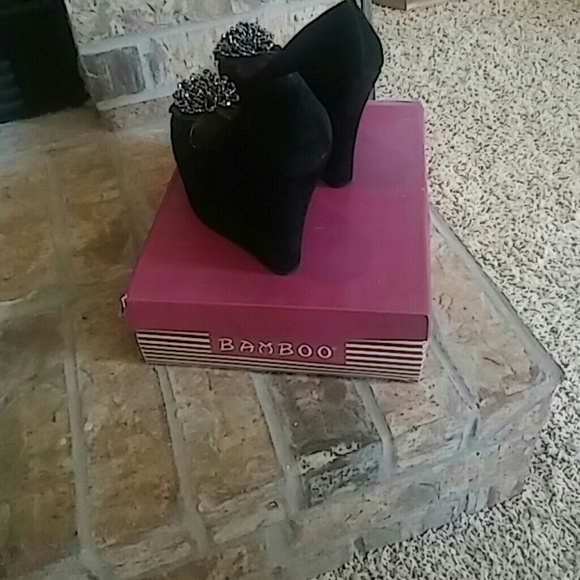 Shoes - Picture 3 of 4