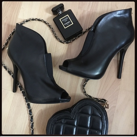 Guess leather booties