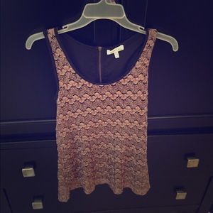 Adorable patterned knit top with zipper back