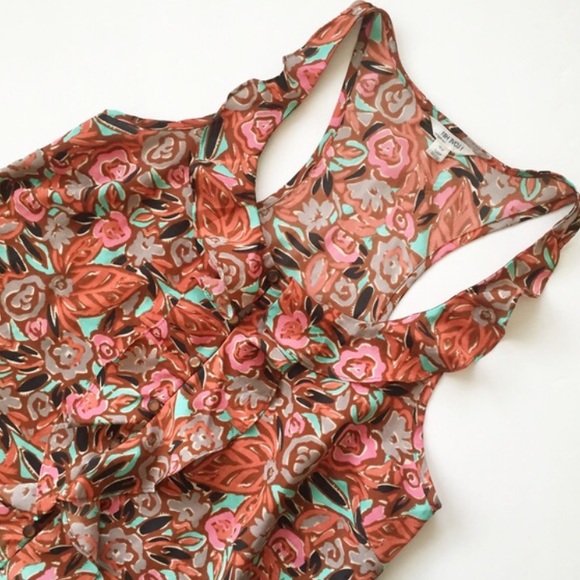 👑BUNDLE FOR $5✨ Floral Racerback Ruffle Tanktop - Picture 4 of 4