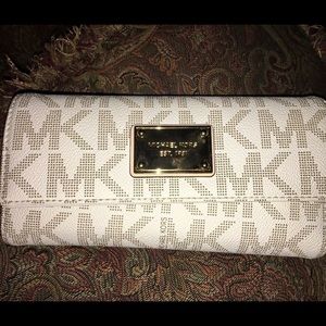 Michael Kors TriFold Wallet & Checkbook