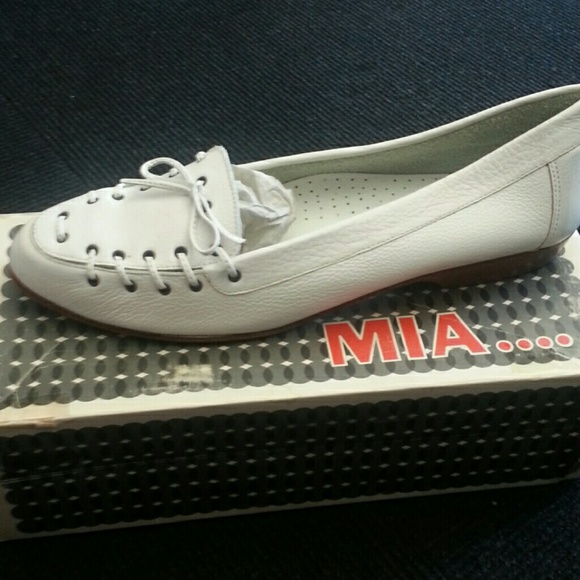 Mia white flats shoes