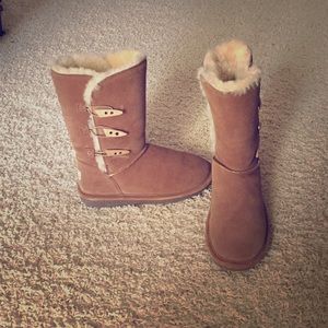 Bearpaw size 7 medium height fur boots