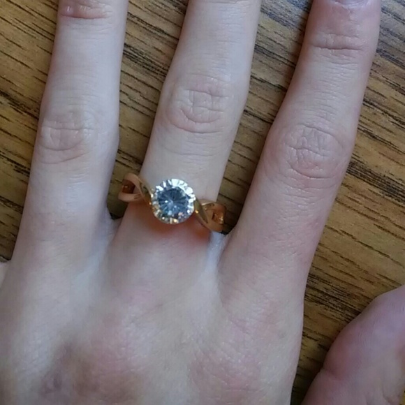 💎Fake Gold Rhinestone Ring💎