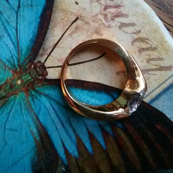 💎Fake Gold Rhinestone Ring💎 - Picture 2 of 3