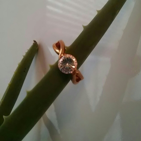 💎Fake Gold Rhinestone Ring💎 - Picture 3 of 3