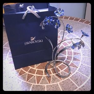 ❌ SOLD ❌Swarovski crystal flower stand.