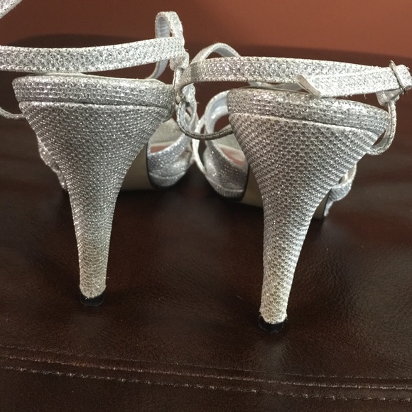 Silver shoes - Picture 3 of 4