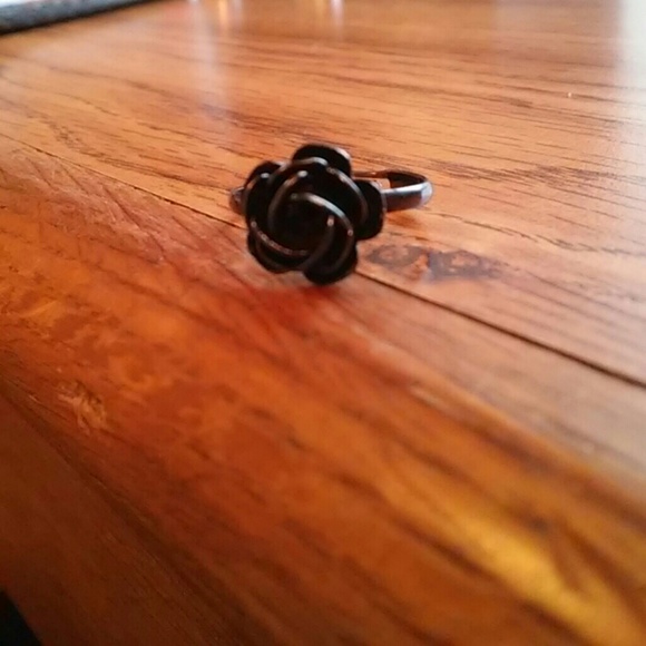 Black Rose Ring! - Picture 2 of 3