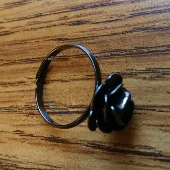 Black Rose Ring! - Picture 3 of 3