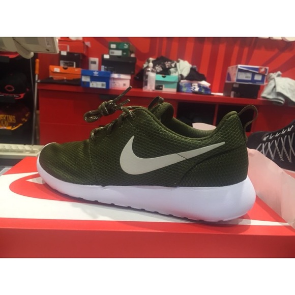Olive green roshes 💚🌻