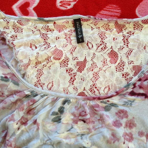 🍉FLORAL CROP LACE BACK TOP🍉 - Picture 2 of 4