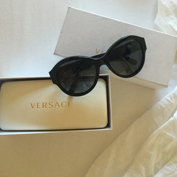 Versace Sunglasses - Picture 4 of 4