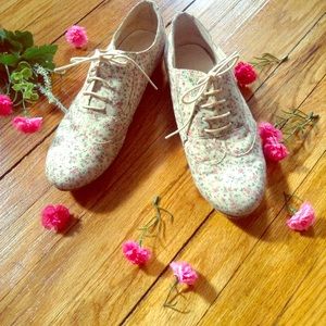 Floral printed oxfords